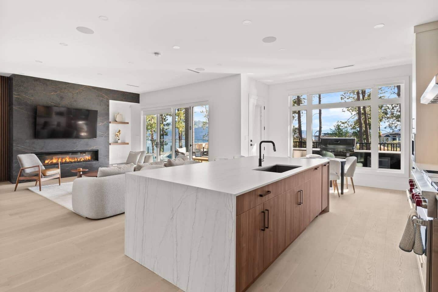 Hillside Villa-Pool|Hot Tub|King Bed|Okanagan View