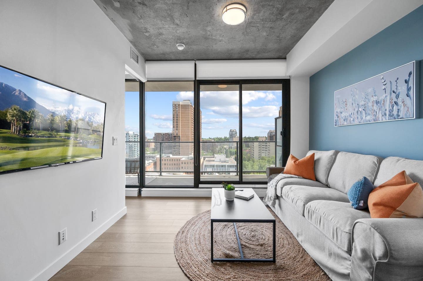 King Bed |Skyline Views | Gym | 5 mins to Dome